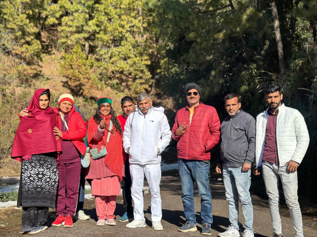 anandi maa group image ashram members